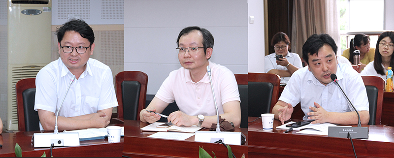 202007031593707664528993.jpg 学院领导代表发言 机械学院院长胡朝斌和计算机学院院长钱振江 商学院领导宋君.jpg