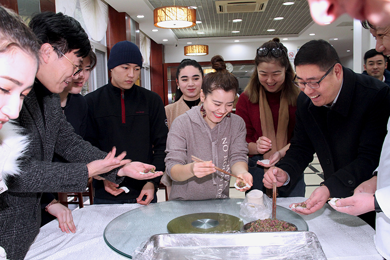 202001111578674110868903.jpg 包饺子1-6.jpg