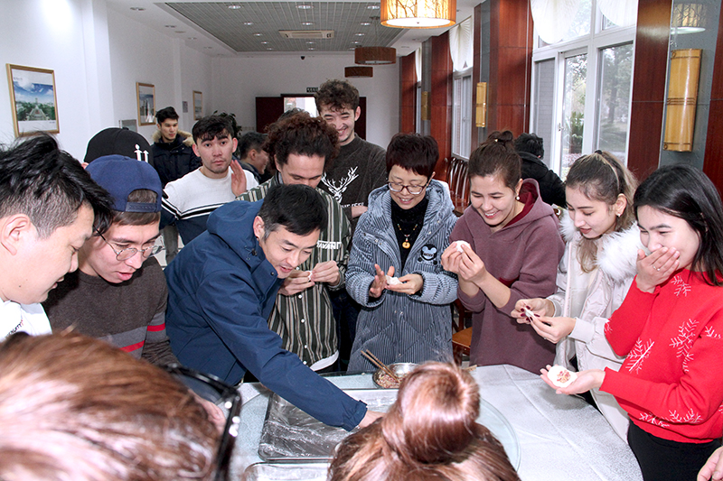 202001111578674129872836.jpg 包饺子1-5.jpg